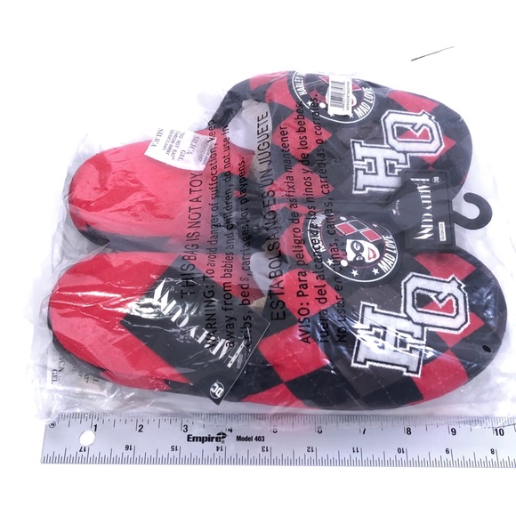 Harley Quinn Mad Love Red Black Argyle Print Slippers DC Comics Bioword NWT - Picture 8 of 9